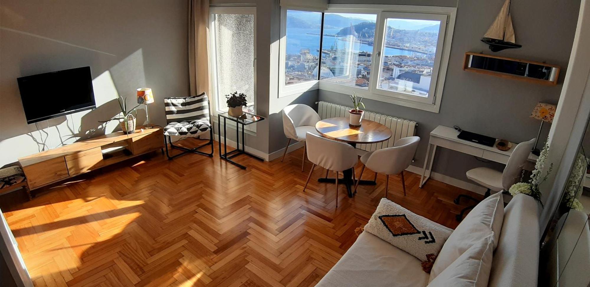 Apartamento Vistas A La Ria Y Garaje En El Castro, Centro *